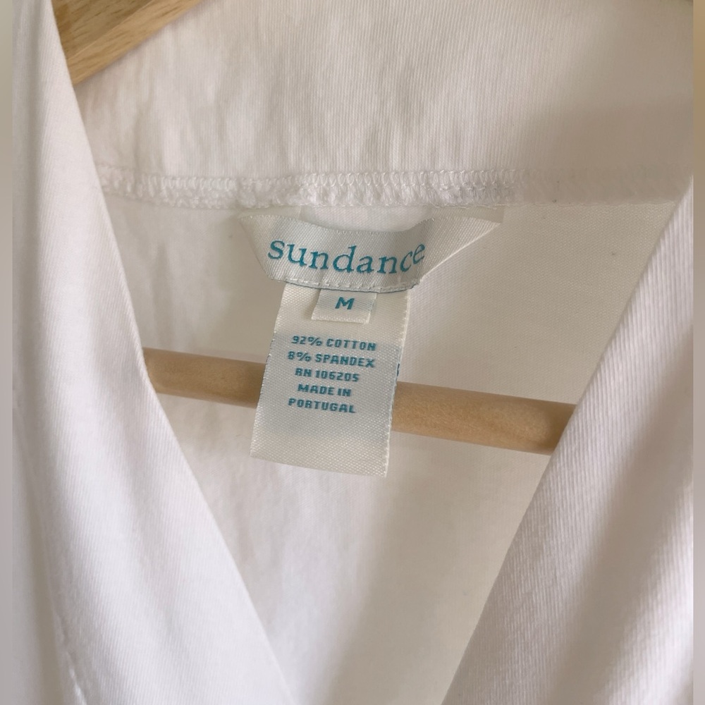 Sundance White Wrap-Style Sleeveless Top 🤍
Size Medium - Picture 3 of 6